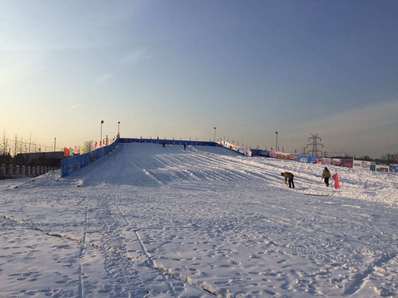 北京朝陽店冰雪樂園成功開幕，河北迪特加油助威