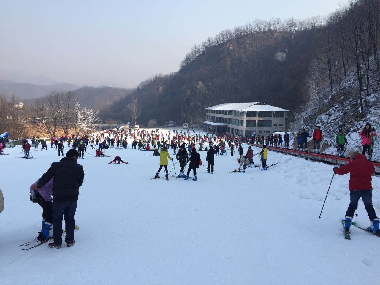 河南平頂山大峽谷滑雪場游樂場成功開幕，河北迪特加油助威