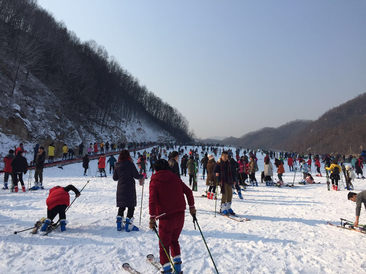 河南平頂山大峽谷滑雪場游樂場成功開幕，河北迪特加油助威